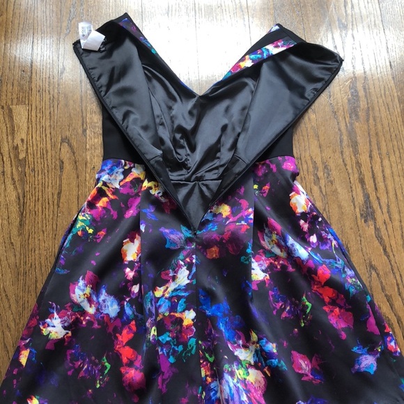 3/$10 Colorblock Pleated Striped Firework Abstract V-Neck Cocktail Dress - Picture 9 of 9